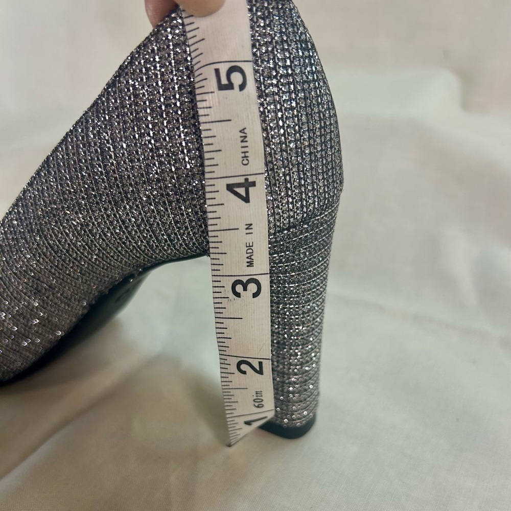 NWT Michael Kors Silver Metallic Glitter Pumps – Size 7.5 –  Party, Wedding - Picture 4 of 5
